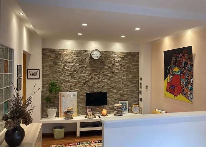 Windows On The Garden Apartment