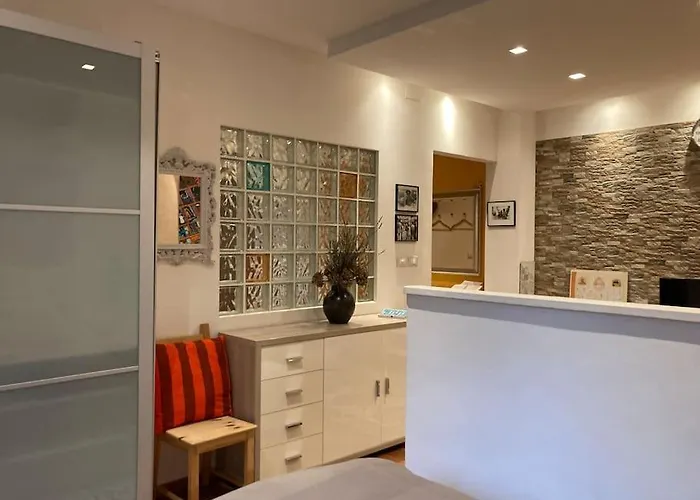 Windows On The Garden Apartment