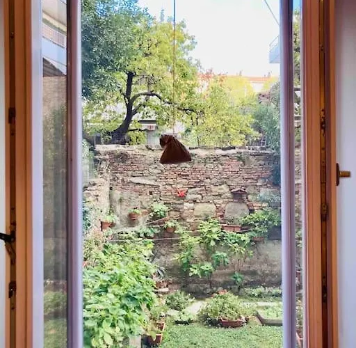 Apartment Windows On The Garden Trieste