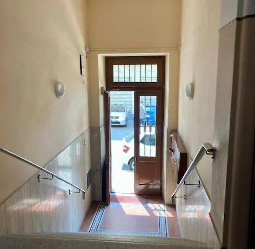 Windows On The Garden Apartment *