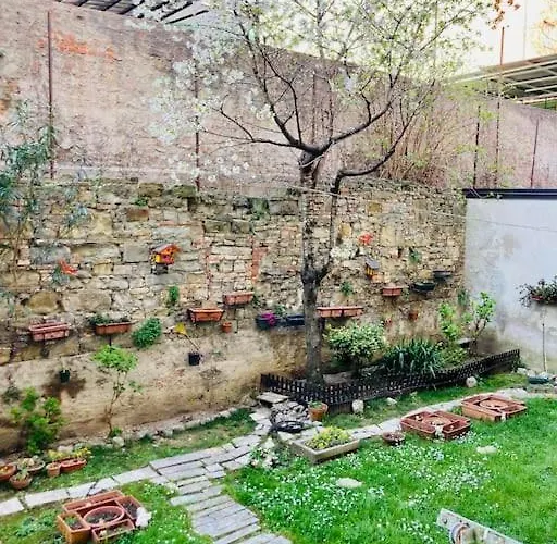 Windows On The Garden Apartment